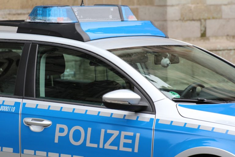 Eine 93-Jährige übergab 40.000 Euro an falsche Polizisten. Foto: Archiv