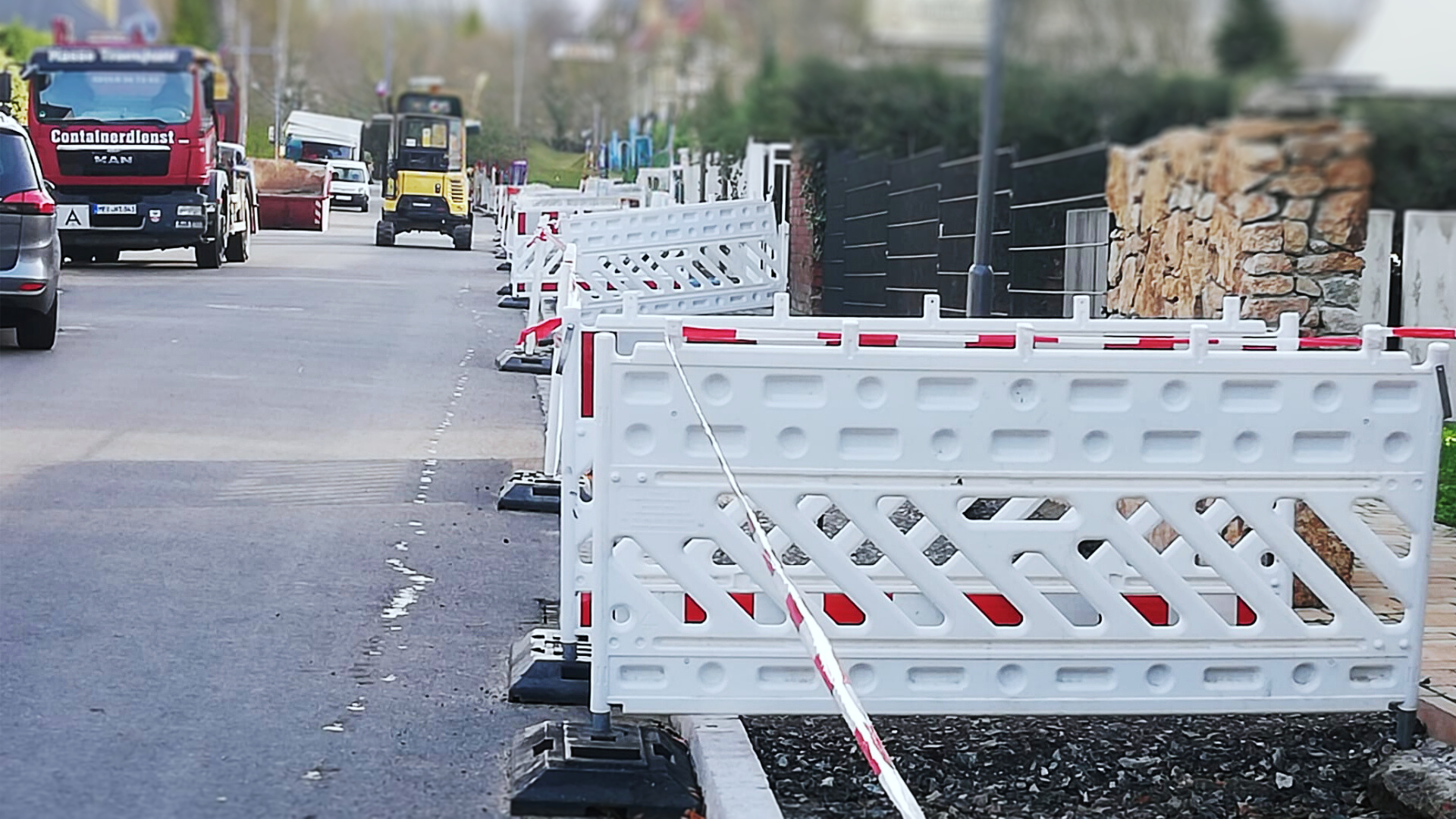 Augustusweg in Radebeul mit einer Baustelle im Winter November 2024