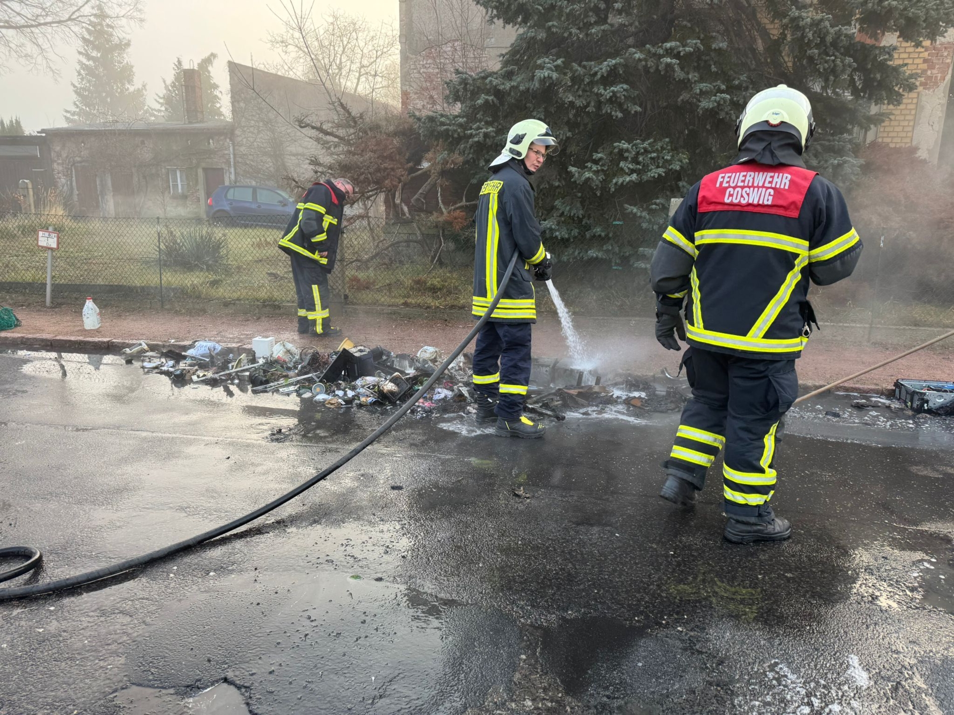 Brand Coswig Elektroschrott Transporter Feuerwehr Brandursache