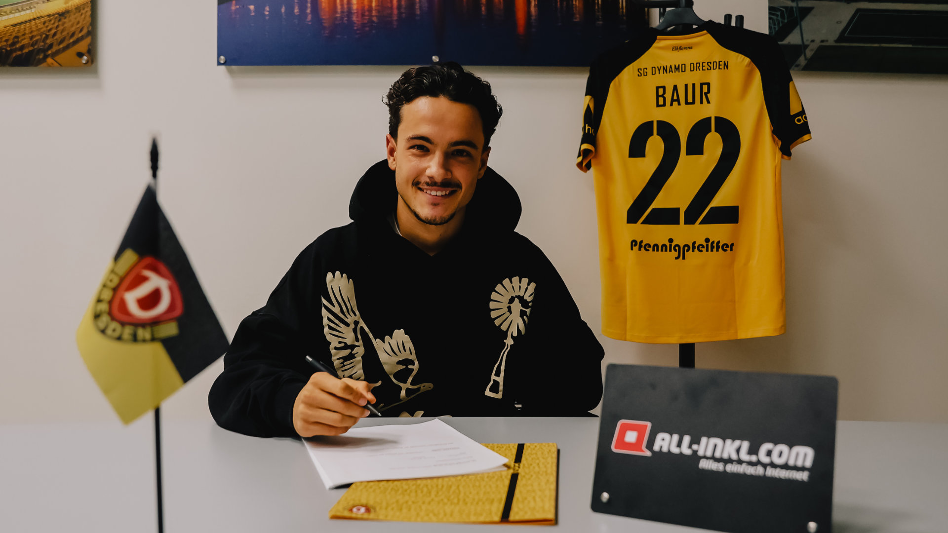 SG Dynamo Dresden Leihe Mika Baur unterzeichet im Januar 2025 einen Vertrag