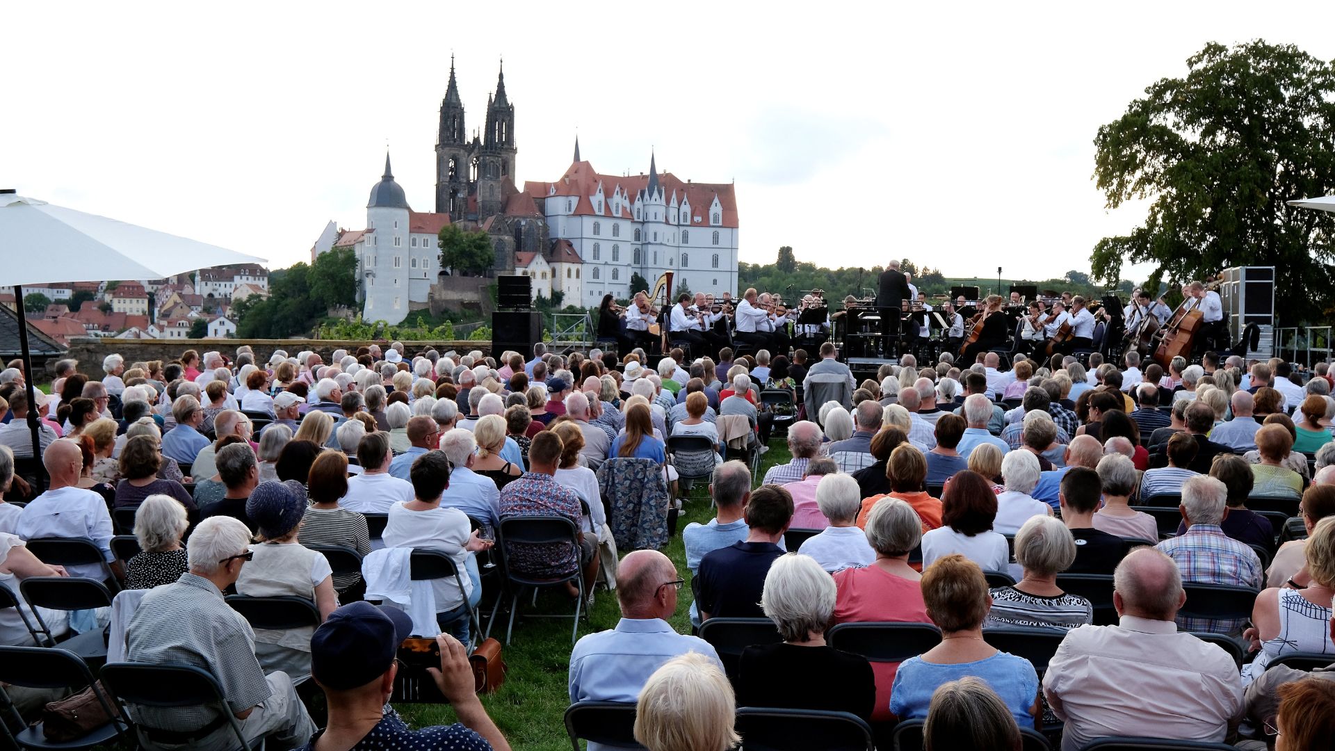 Spielzeiteröffnung & Antrittskonzert von Hermes Helfricht – Elbland Philharmonie Sachsen