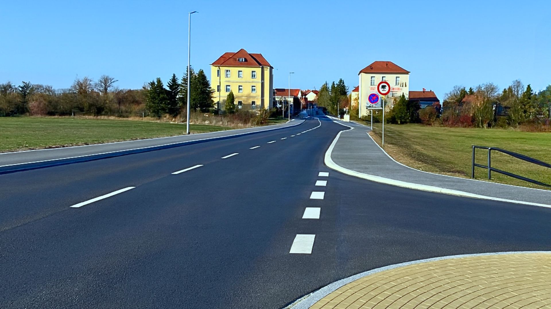 KI generiertes Bild von Altserkowitz in Radebeul an einem klarem Tag