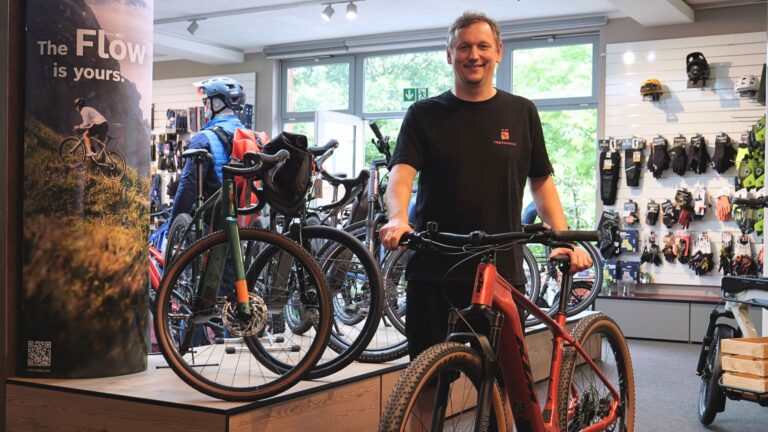 Robert Hessler Tretmühle Radebeul Inhaber in seinem Laden