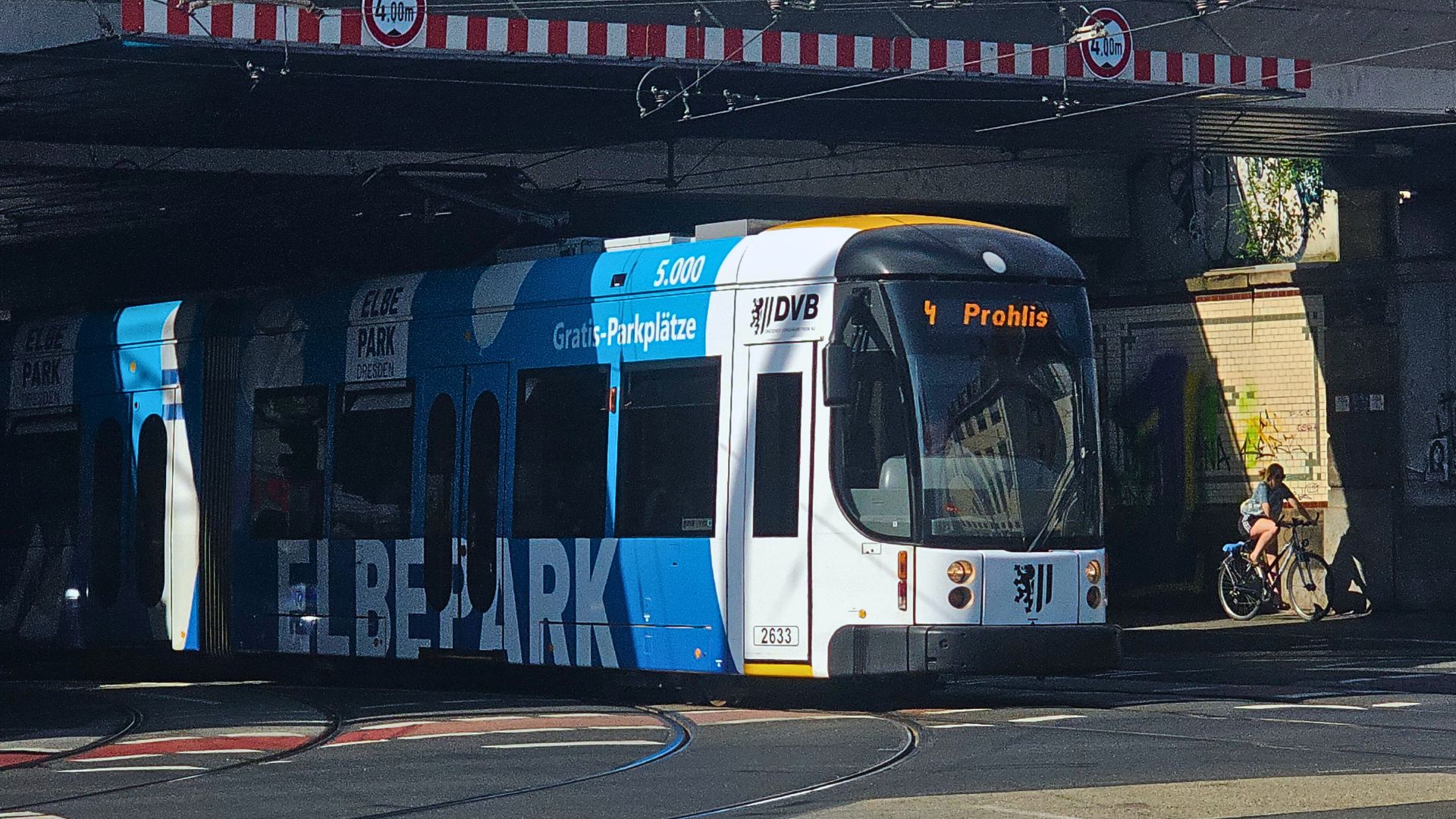 Straßenbahn Linie 4 Radebeul Dresden Prohlis DVB NGD4DD Elbepark Tram 2633
