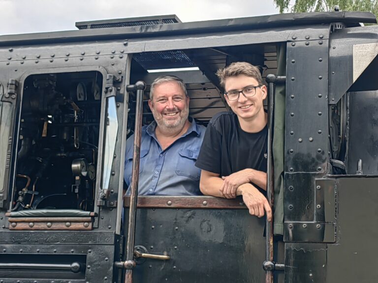 Lokführer Ronny Lantzsch und Heizer Jakob Lindner.