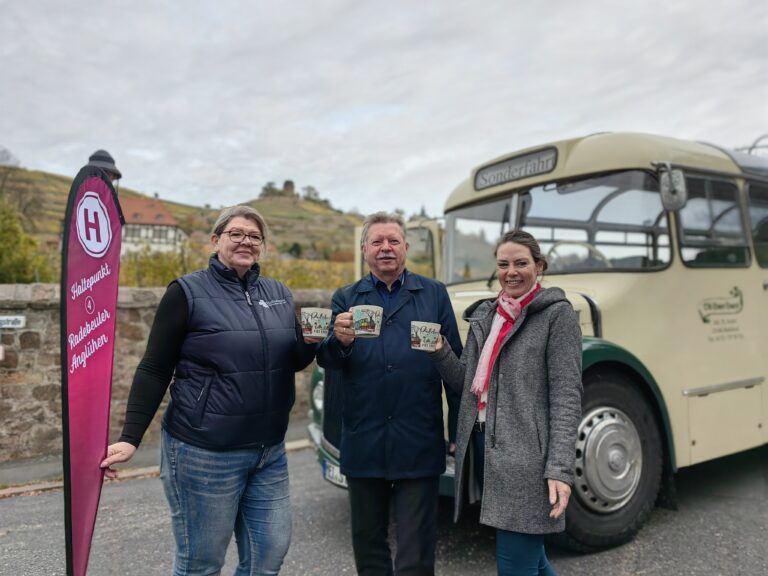 Bianca Wunderwald, Hoflößnitz, OB Bert Wendsche und Mandy Hähnel von der Kultur und Weingilde Kötzschenbroda laden ein. Foto: © Branczeisz