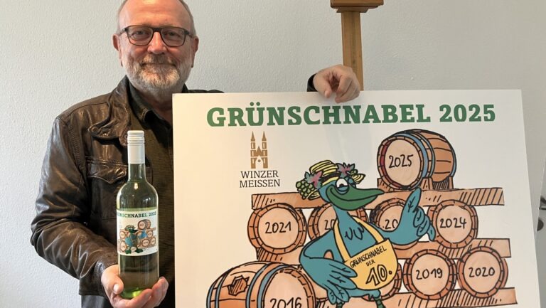 Lutz Richter präsentiert den 10. Grünschnabel.