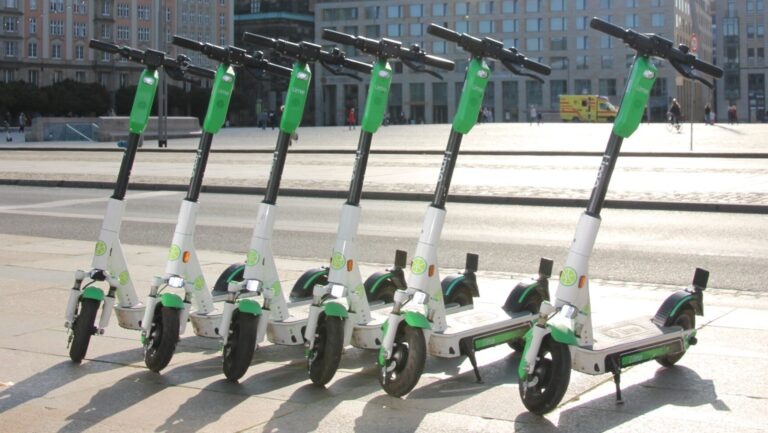 E-Scooter gibt es in allen Varianten. Ungefährlich sind sie nicht.