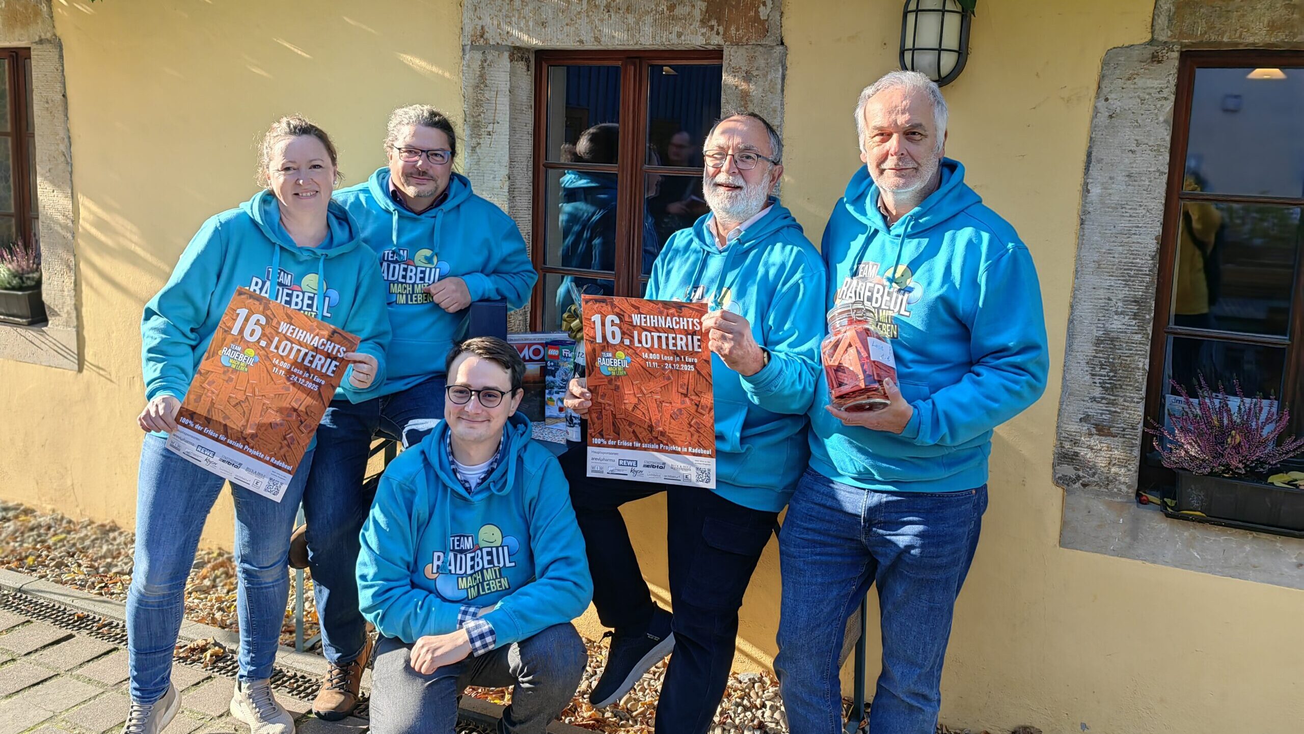 Team Radebeul: Mathias Abraham (Geschäftsführer des Familienzentrums Radebeul) Elmar Günther (Sozialamtsleiter Radebeul) Frank Scharschuh (Tafel eV. Radebeul) Mandy Liesebach (Yorokobi Radebeul e.V.) Georg Helms (Koordinator Team Radebeul).