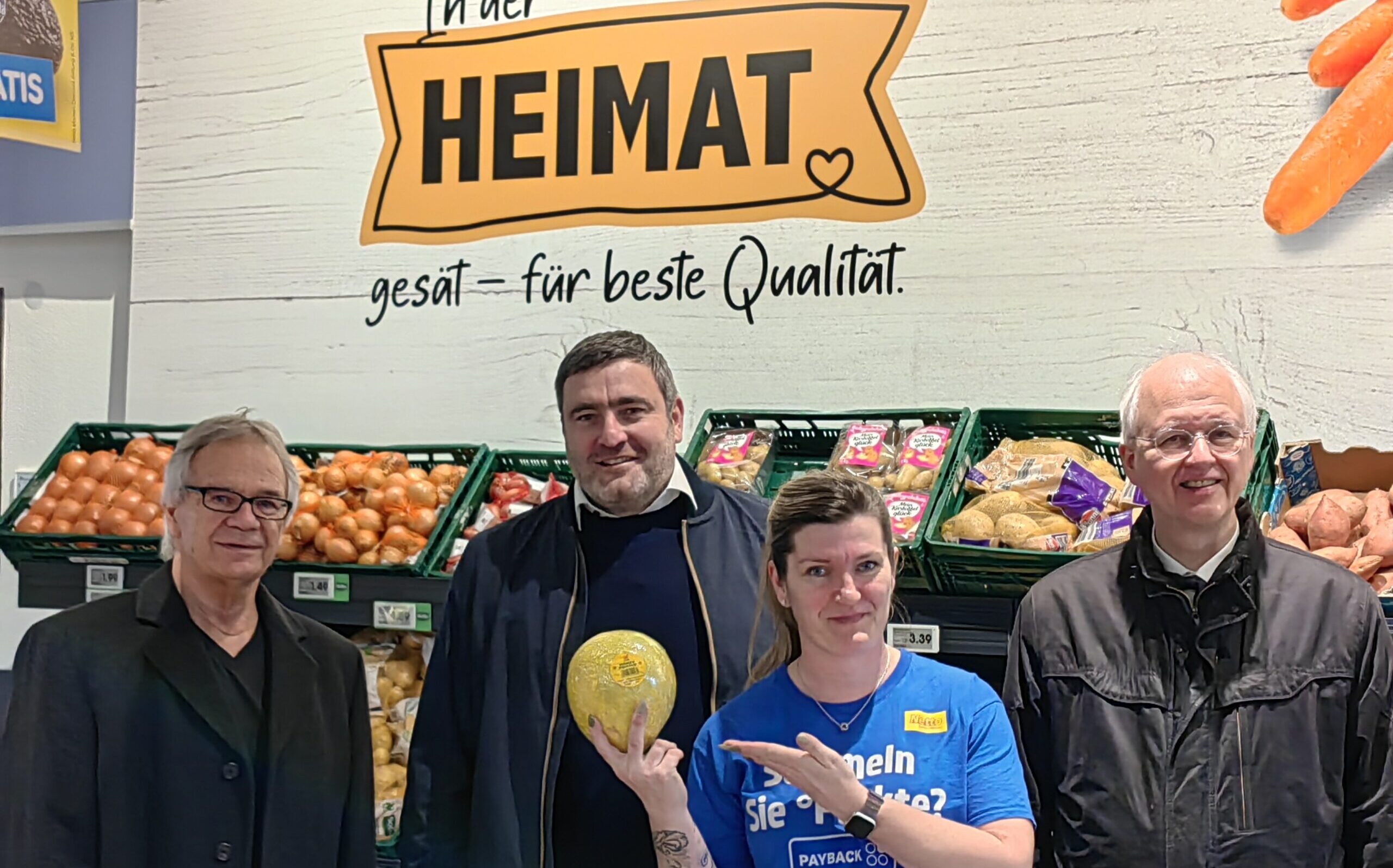 Netto eröffnet: Architekt Christian Brückner, Vermieter Rudolf Geiger , Verkaufsleiterin Janine Grube und Erster Bürgermeister Dr. Jörg Müller. Foto: © Branczeisz