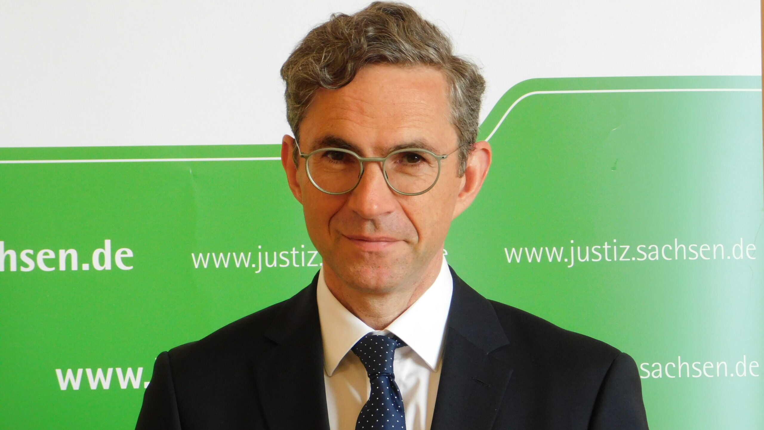 Commercial Court Dresden, Wirtschaftsgericht, Oberlandesgericht Dresden, Gesellschaftsrecht, Bankrecht, Schiedsgerichtsalternative, Justiz Sachsen, Wirtschaftsstreitigkeiten, Ulf Dieker, Torsten Umbach, Dresden Justiz, Gerichtseröffnung, Internationales Wirtschaftsrecht, Sachsen Unternehmen, Gerichtsstandort Dresden, Streitwert 500.000 Euro, schneller Rechtsschutz, Senat OLG Dresden, Unternehmensrecht, Commercial Court 2025