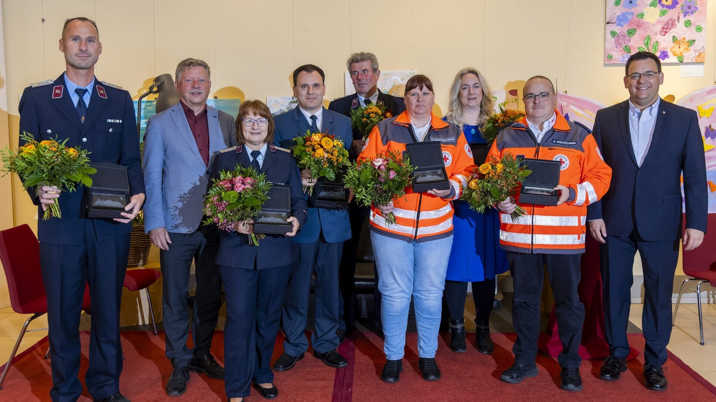 v. links: Peter Lorenz, Bert Wendsche, Ute Wendt, Fabian Scholz, Uwe Forke, Claudia Kretzschmar, Anke Jantzsch (für Rupert Sommer), Dirk Kretzschmar und Silvio Kockentiedt. Foto: © Stadt Radebeul