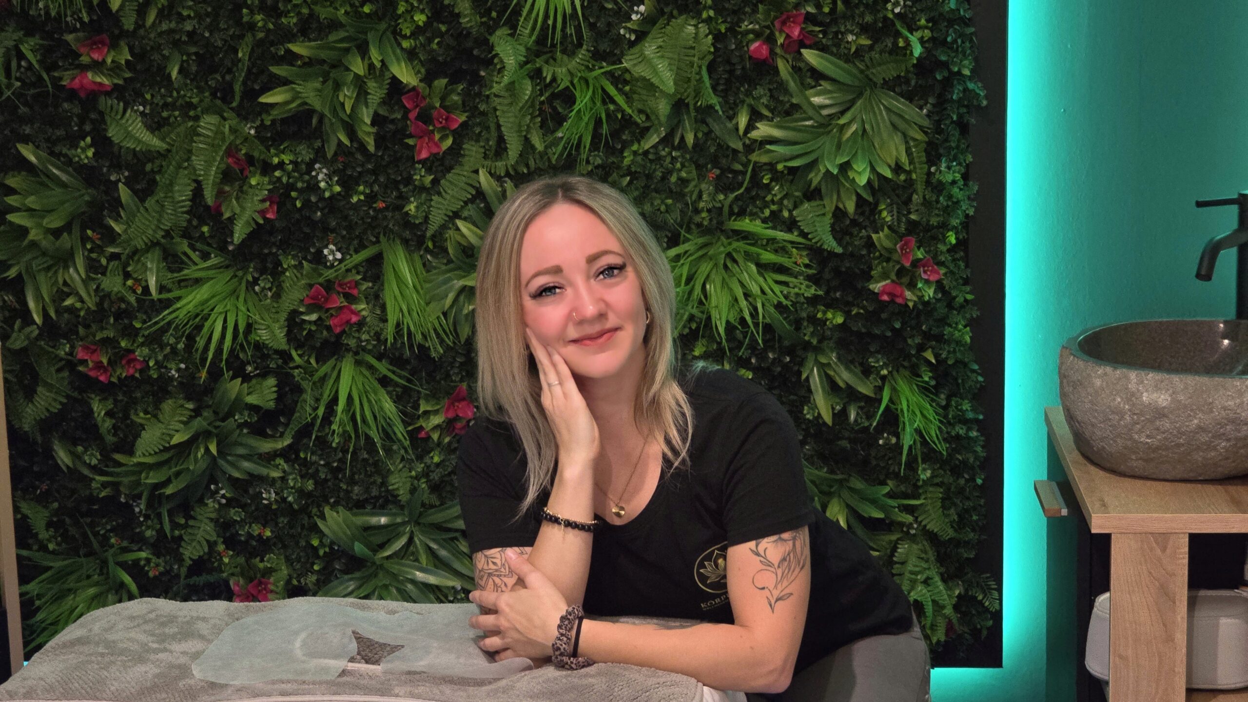 Mandy Marohn ist mit ihren Wellness-Massagen unweit von Schloss Wackerbarth eingezogen.