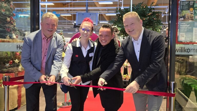 Björn Keyser hat es geschafft - der neue REWE-Markt an der Meißner Straße 5 ist eröffnet.