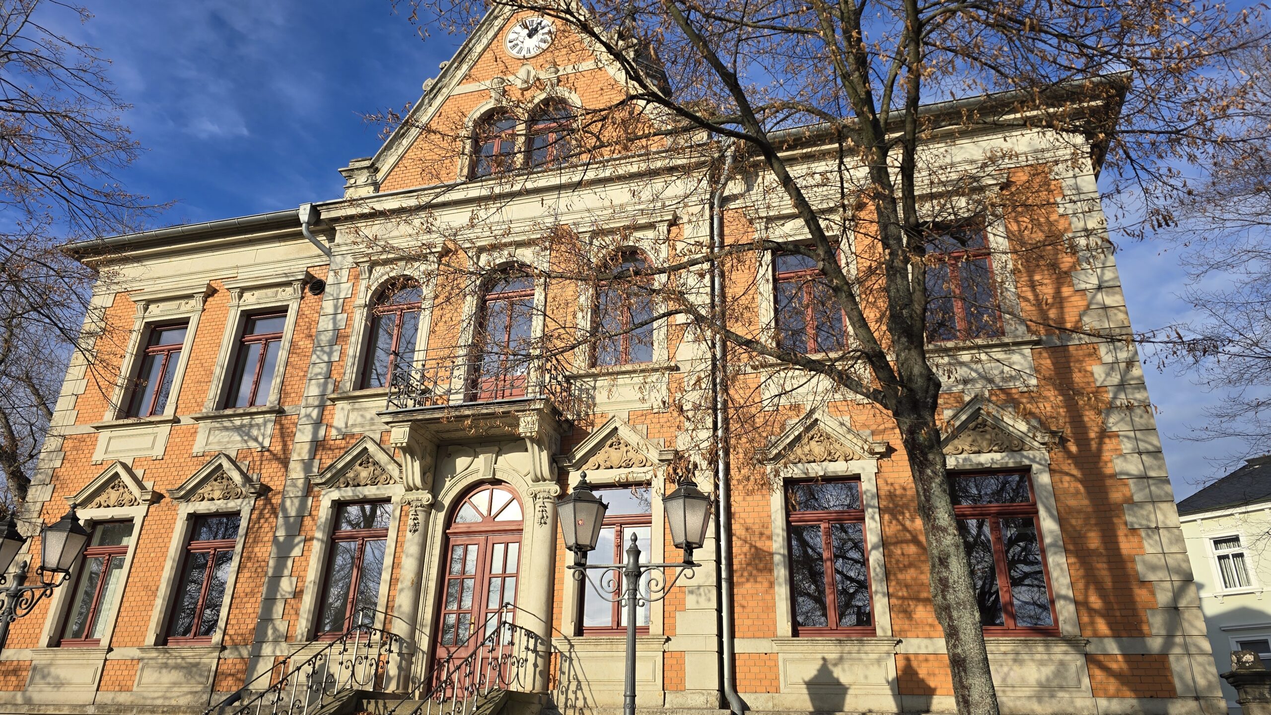 Das historische Rathaus Niederlößnitz wird Vereinshaus. Aber was passiert am alten Standort?