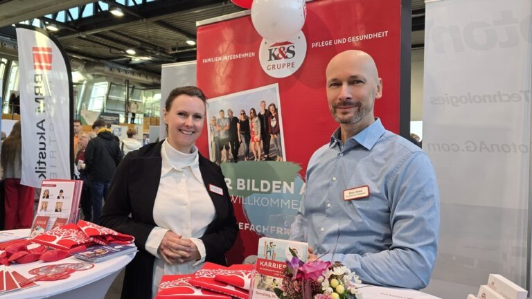 Auf der Messe getroffen: Ireen Ziegenhorn und Mike Hiekel von der K&S-Seniorenresidenz Radebeul.