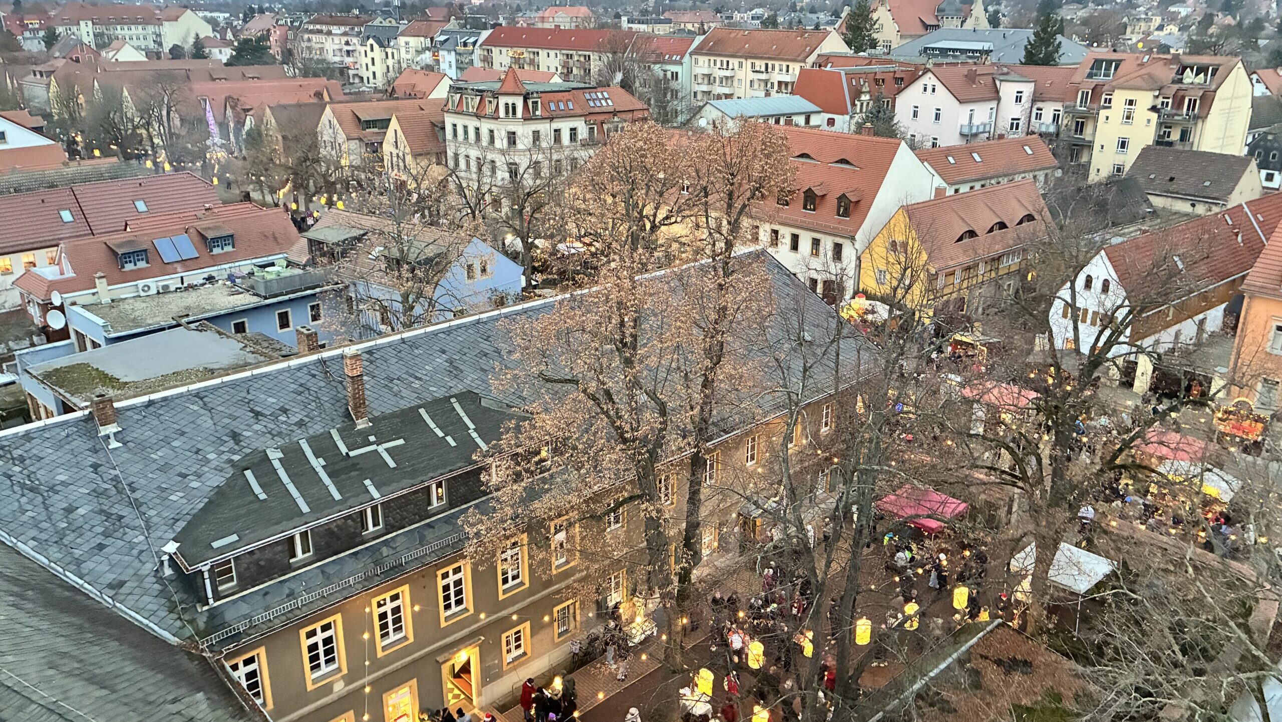 Wer noch etwas erledigen möchte - so hat die Stadt ihre Einrichtungen geöffnet. Foto: Sylvio Dittrich