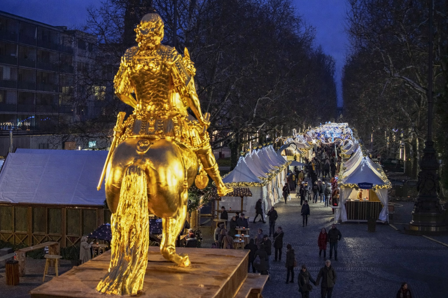 Der Goldene Reiter als Patron des Augustusmarktes.