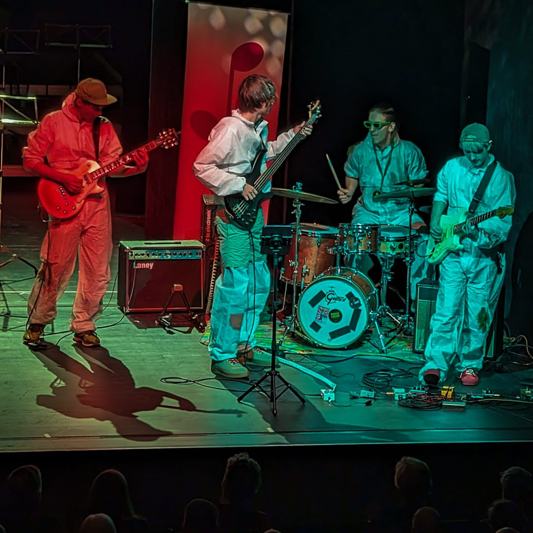 Die jungen Leute spielen Funk, Rock, verzerrte Gitarre, Gesang, virtuose Lines und viel Groove. Foto: © Jaetal