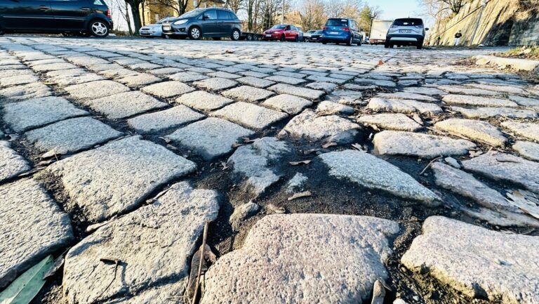 Stauffenberg-Allee - eine der Hauptstrecken nach Dresden.