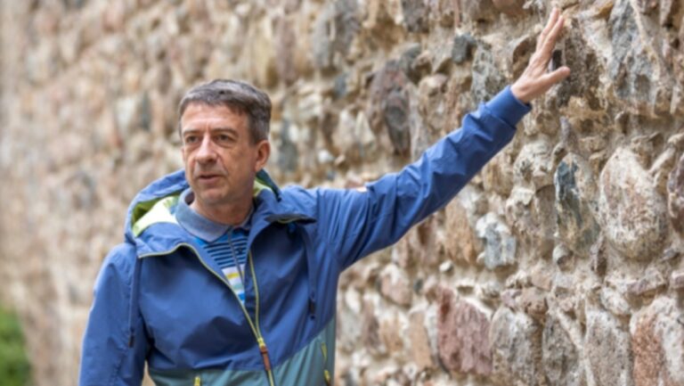 Dr. Uwe Schieferdecker hat Alltagsgeschichten und Bildbände herausgebracht - er ist ein profunder Kenner der Stadtgeschichte. Foto: © prinzmediaconcept