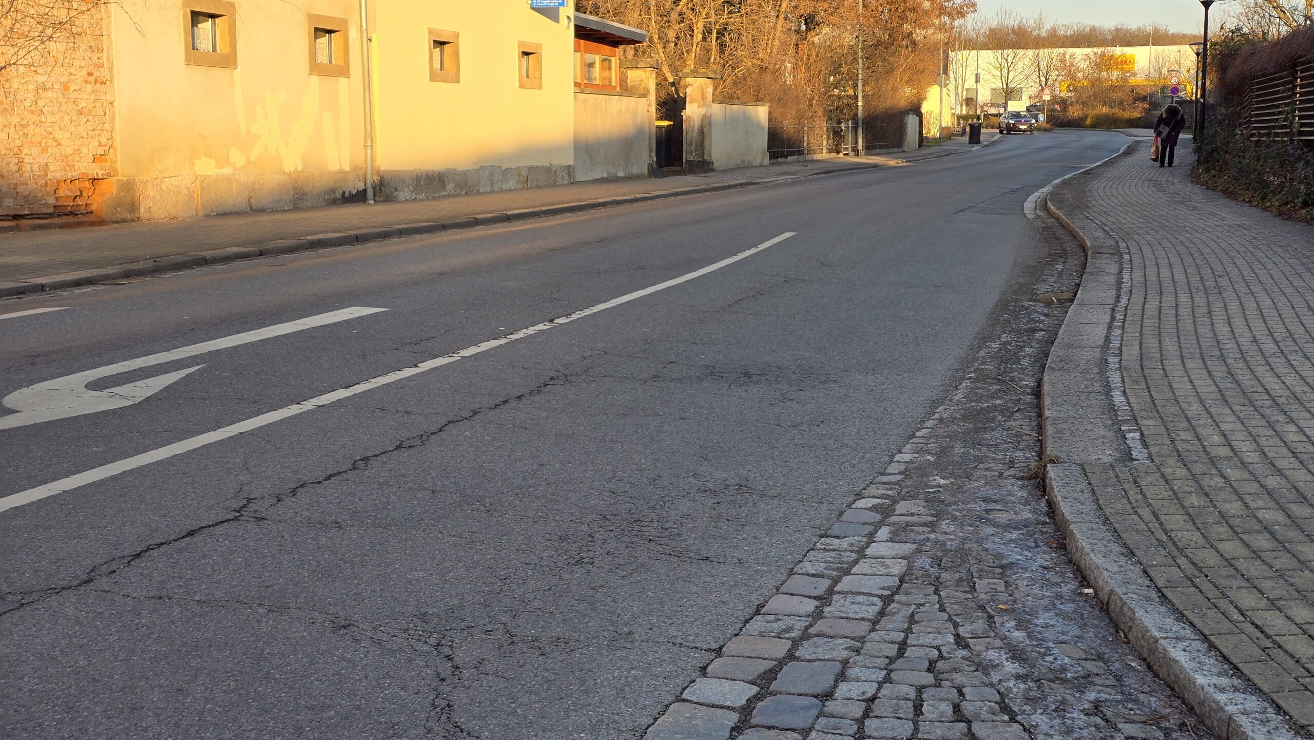 Die Waldstraße wird in drei Abschnitten grundhaft neu ausgebaut. Foto © Branczeisz
