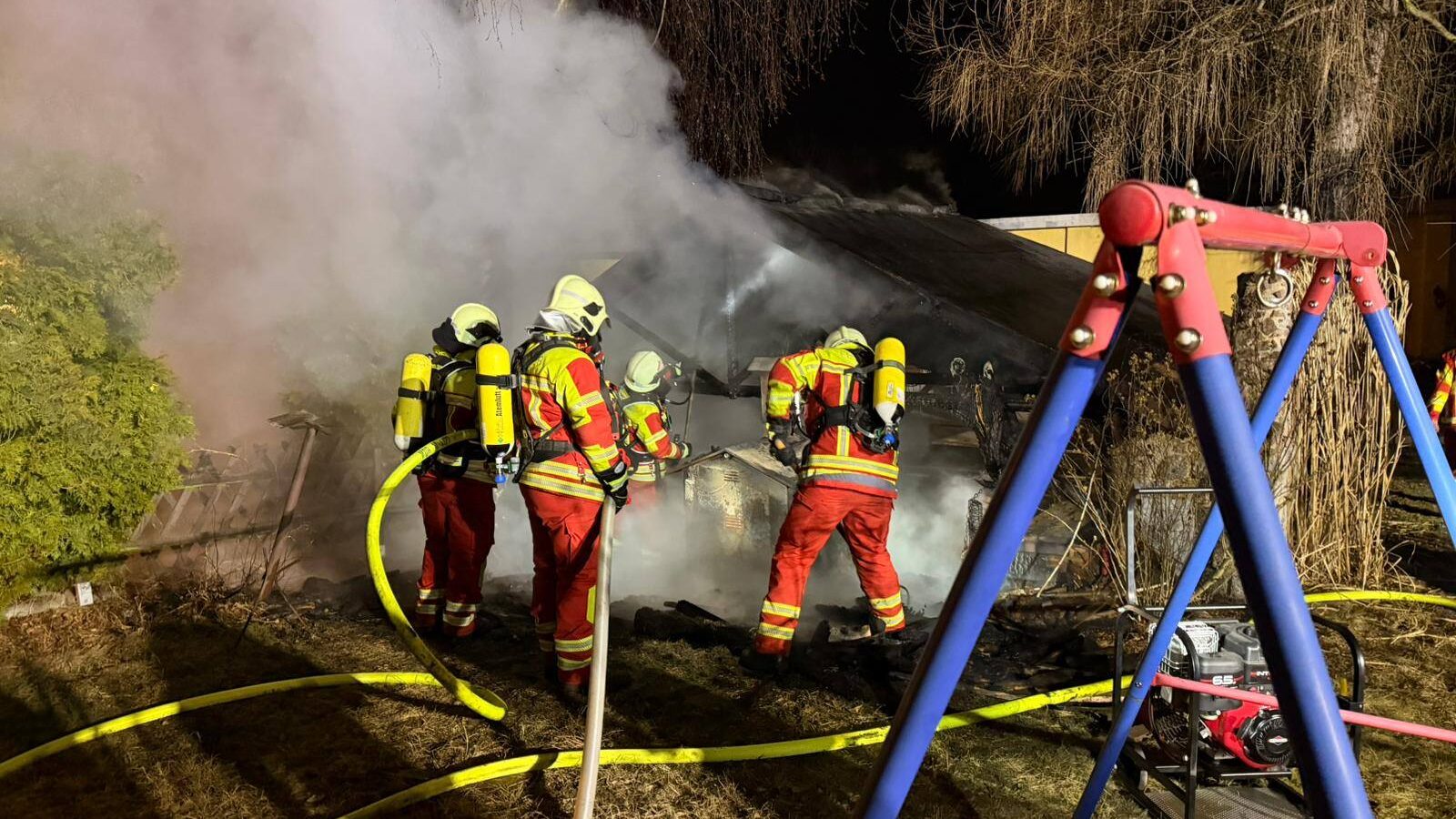 Ein Holzpavillon in Reichenberg brennt in der Nacht ab. Foto © FFW Moritzburg