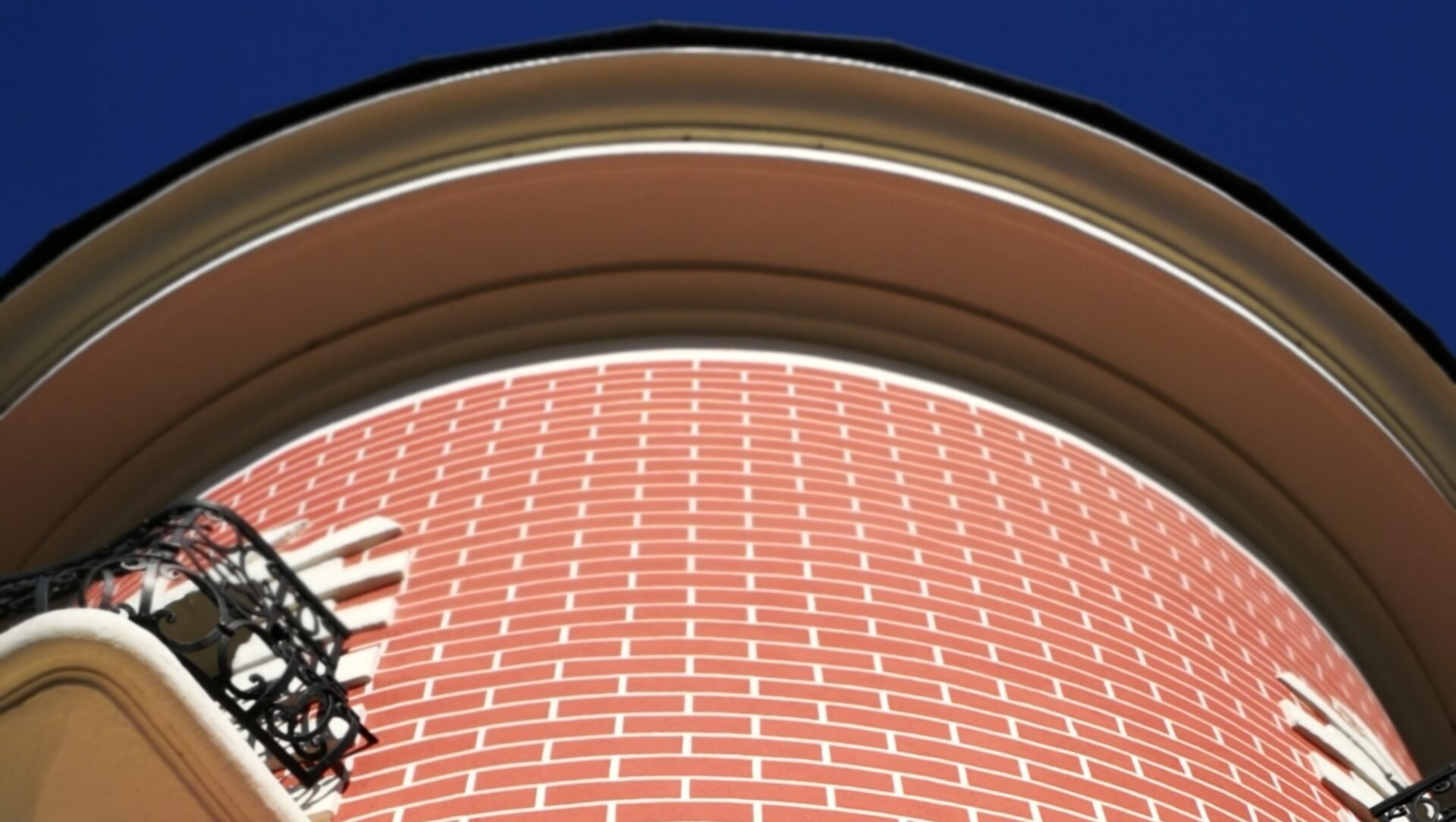 Der Moritzburger Leuchtturm ist seit jeher Blickfang - künftig würde man von hier die 70 Meter hohen Strommasten in der Nähe sehen. Foto: © Branczeisz