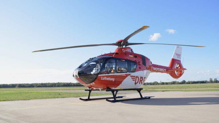 In Dresden startete der DRF‑Hubschrauber 2025 zu 1.166 Einsätzen – so viele Notfälle wie nie zuvor. Foto © DRF