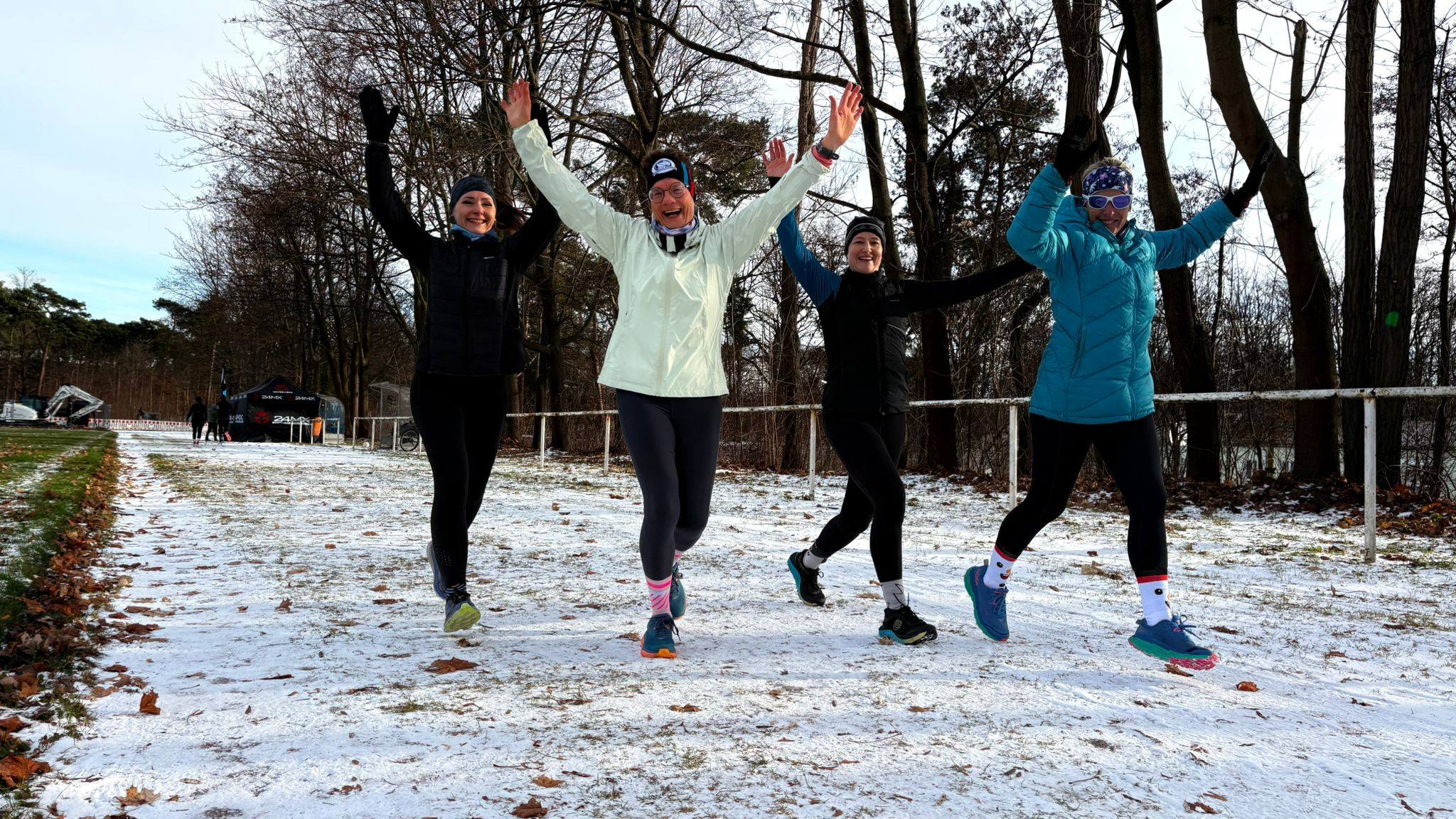 Sie trotzen eisigem Wind und Schneematsch - Laufen in Radebeul startet mit der "Winteredition". Foto: Laufen in Radebeul