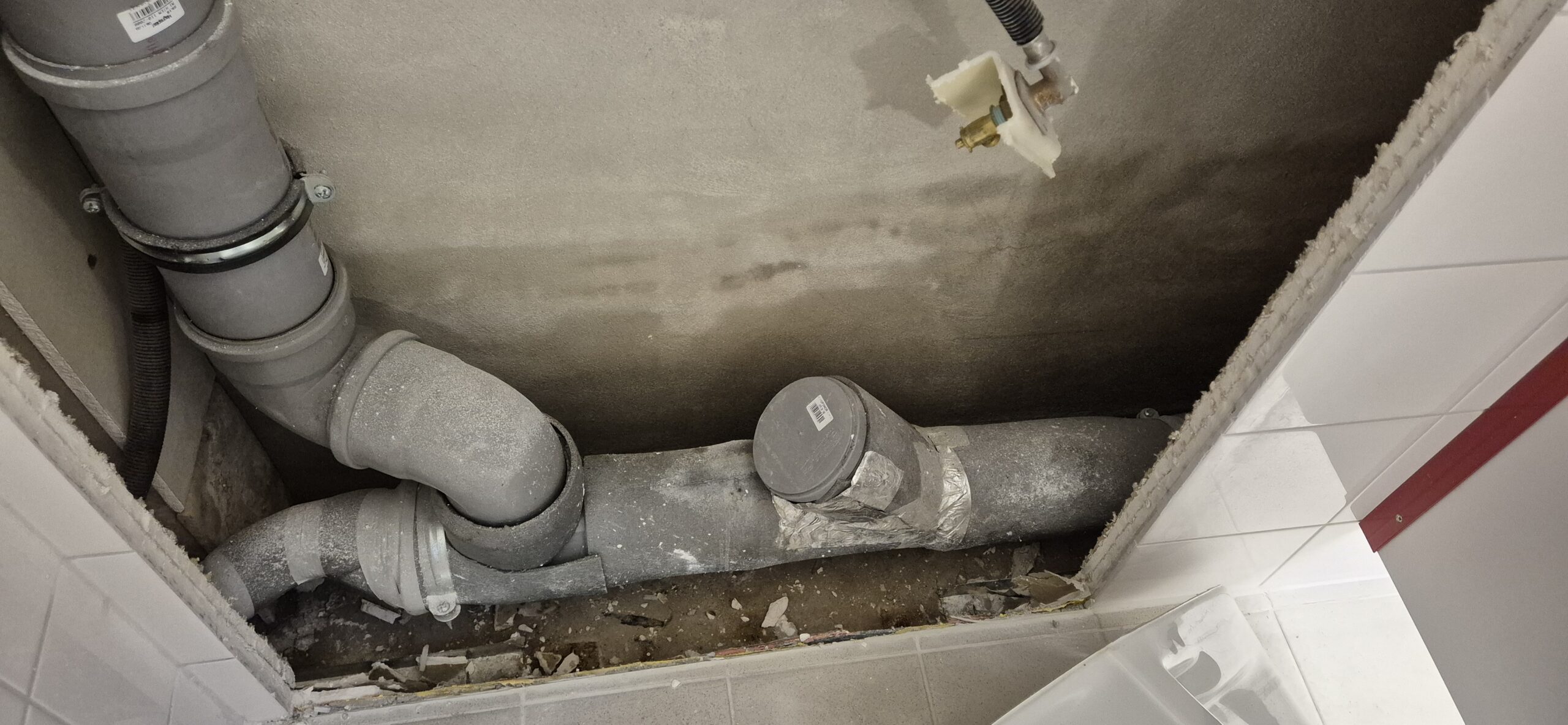 Wasserschaden! Ab 9. Februar beginnt die Sanierung der Turnhalle der Grundschule Niederlößnitz.