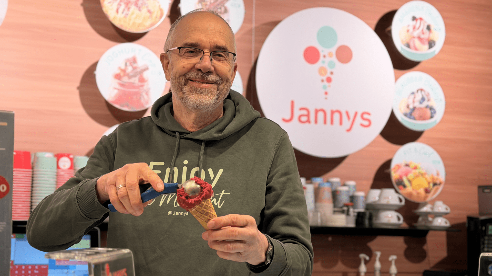 Peter Pförtsch Inhaber von Jannys Eis in Radebeul West - Foto © Radebeul Aktuell (PS)