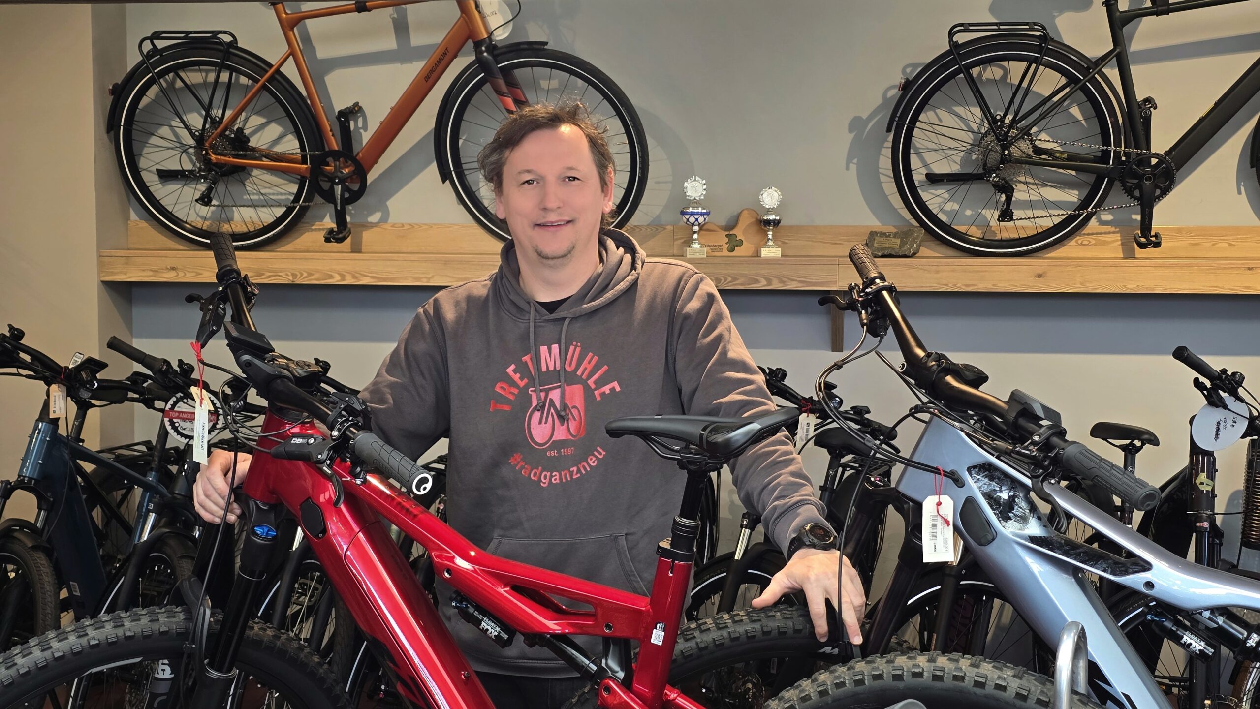 Schrauber, Chef und begeisterter Radfahrer: Robert Heßler von der Tretmühle Radebeul. Foto © Branczeisz