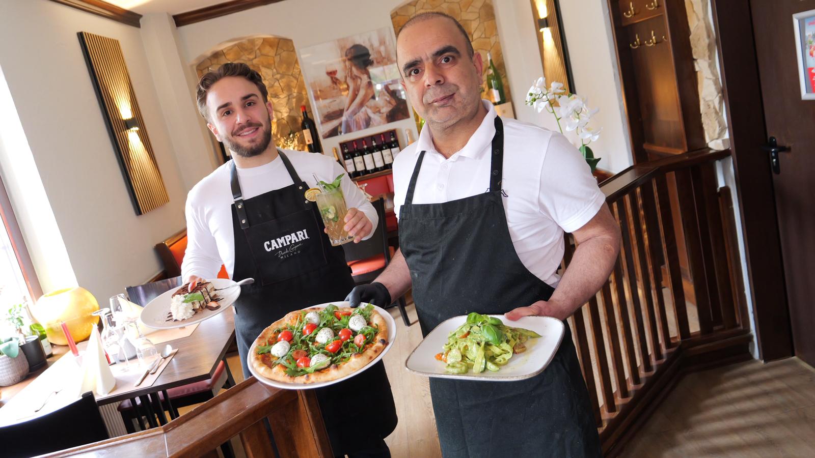 Für das Da Mimmo stehen Mahmut Karahat (52) und sein Sohn Jusuf Karahat (20). Foto © Schinew