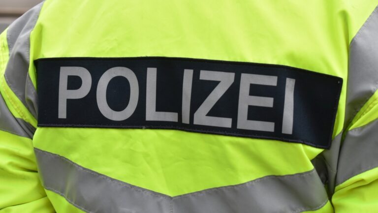 Polizei sucht Zeugen und wichtigen Helfer zur Klärung des Unfallhergangs. Foto © Archiv