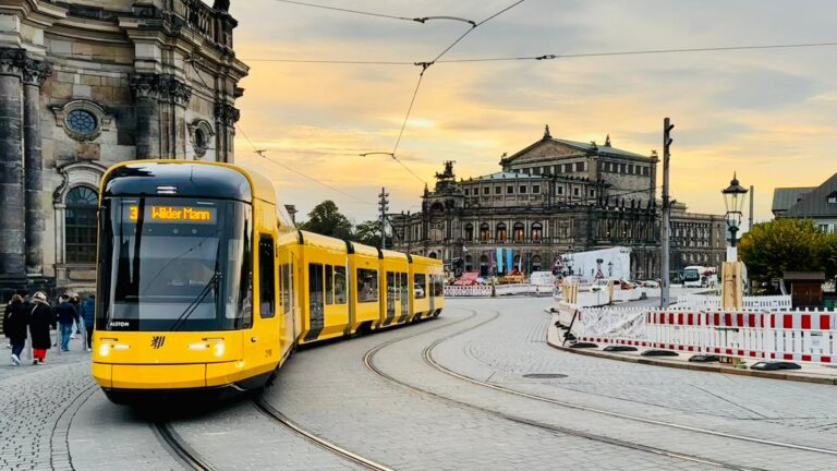 VVO erhöht ab 1. April 2026 die Ticketpreise. Alte Fahrscheine bleiben bis 30. Juni gültig. Alle Änderungen im Überblick. Foto: © Branczeisz
