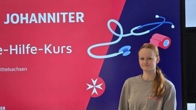 Montaine Kuß (19) gibt Erste-Hilfe-Kurse bei den Johannitern. Foto © Branczeisz