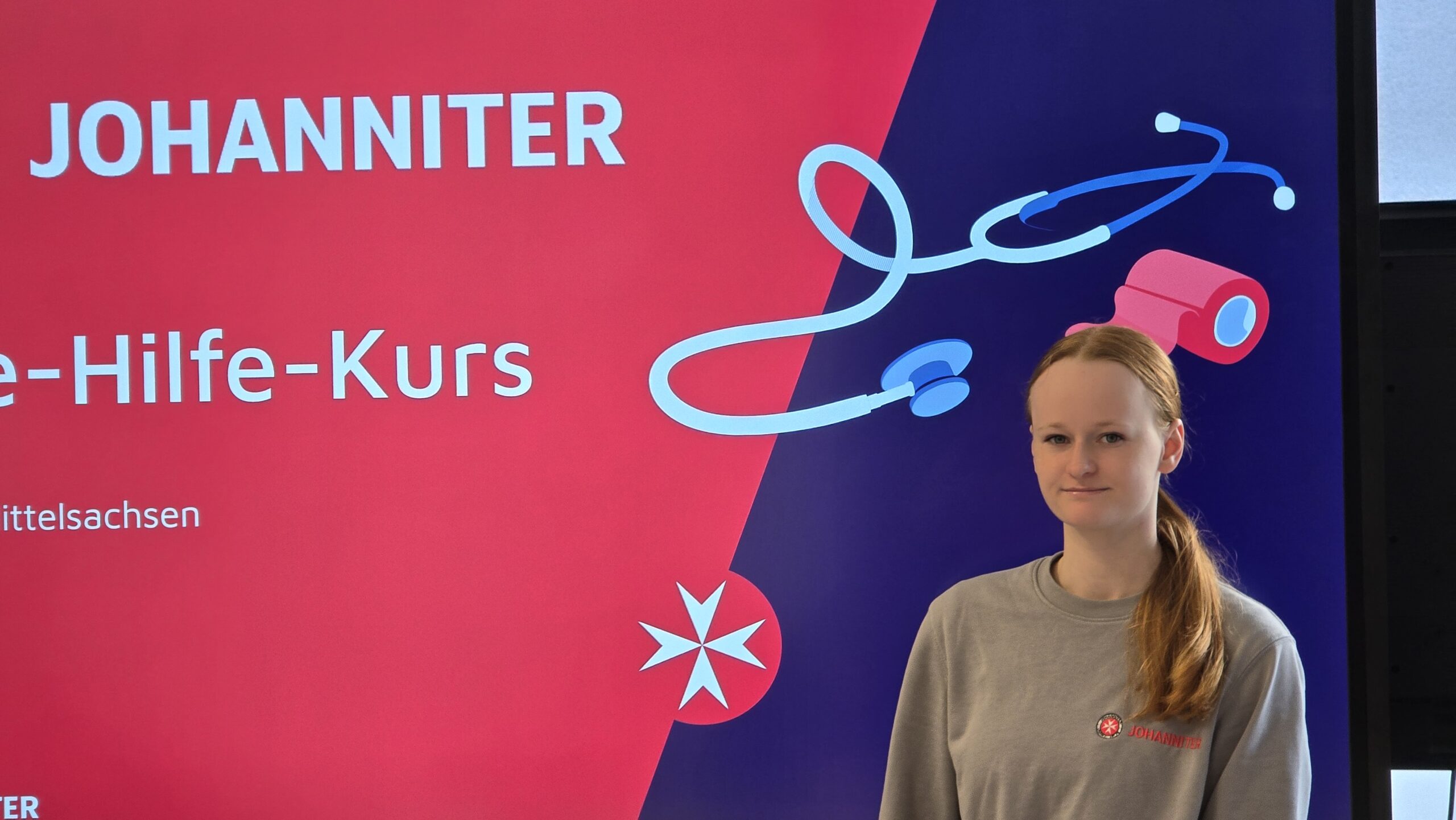 Montaine Kuß (19) gibt Erste-Hilfe-Kurse bei den Johannitern. Foto © Branczeisz