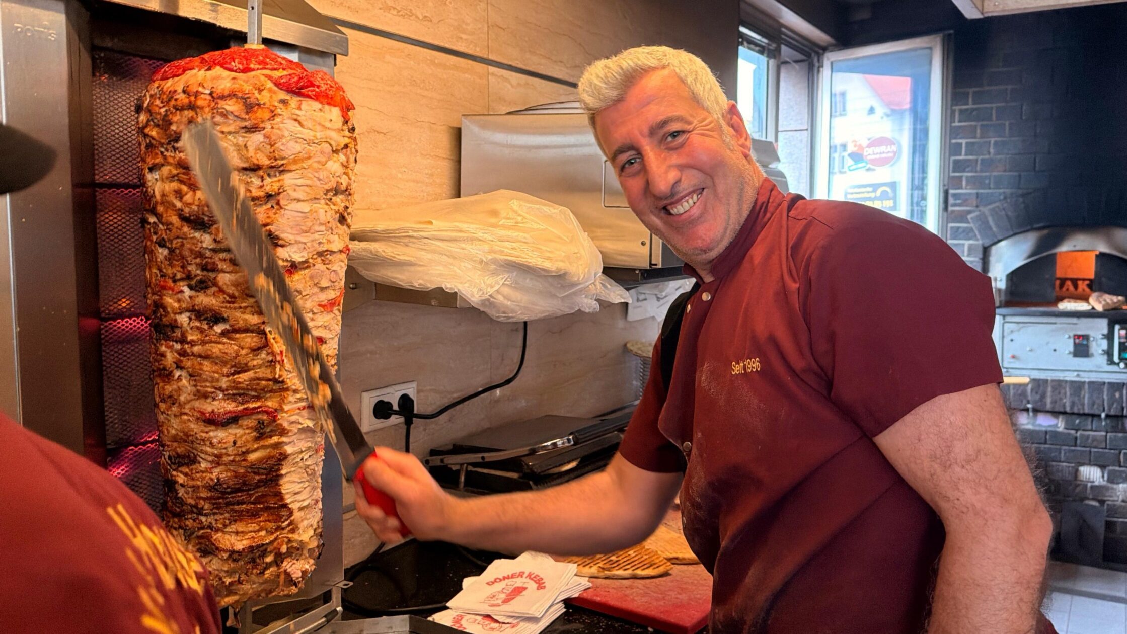 Mustafa Yildirim prägt seit 30 Jahren das Dewran Kebap House in Radebeul. Foto © Schinew