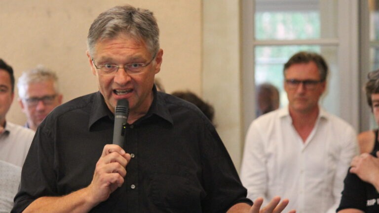 Holger Zastrow kritisiert Pläne der Grünen für Kennzeichenscanner. Foto © Branczeisz