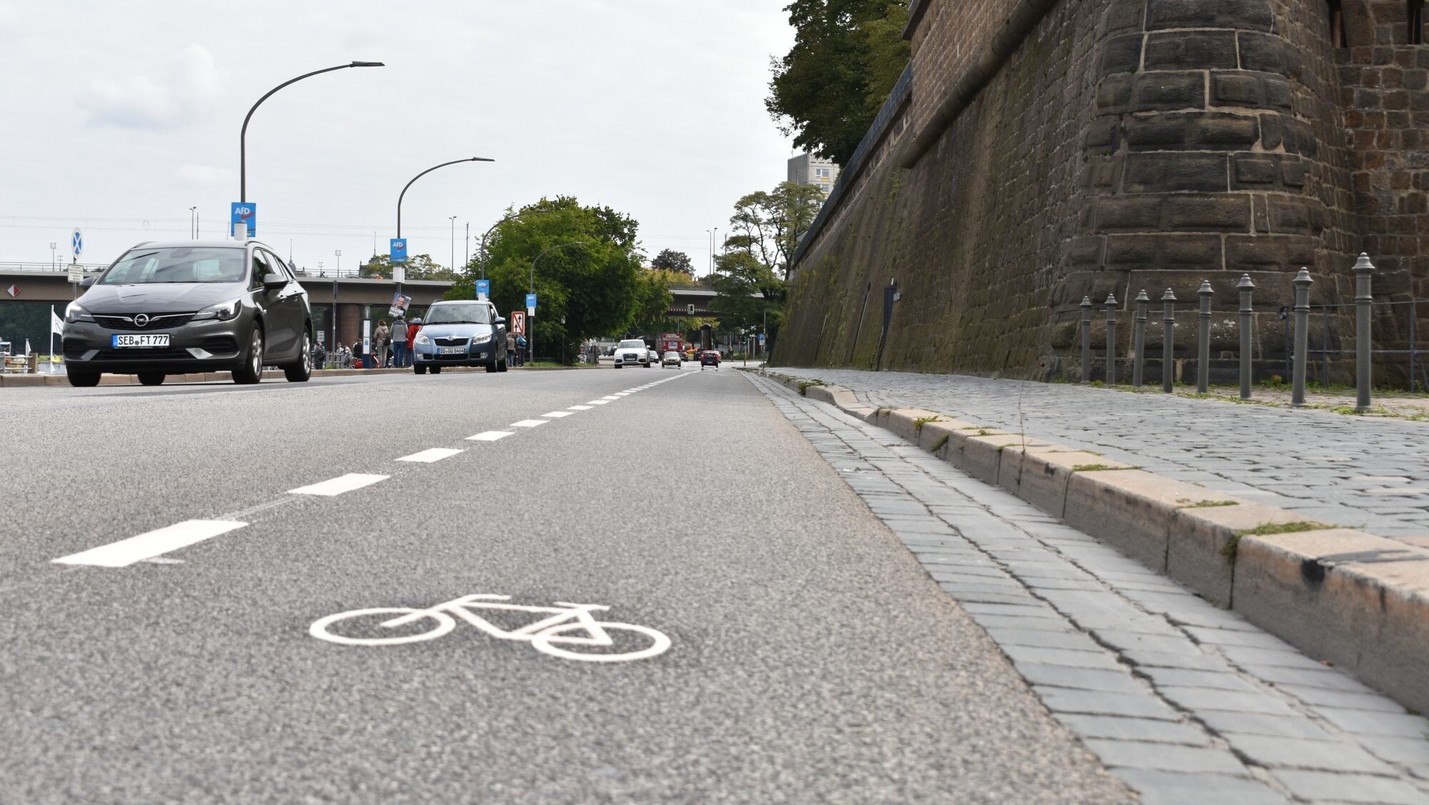 Neue Radspur-Pläne am Terrassenufer zwischen dem Abzweig Terrassenufer und der Steinstraße in Dresden. Foto © Archiv