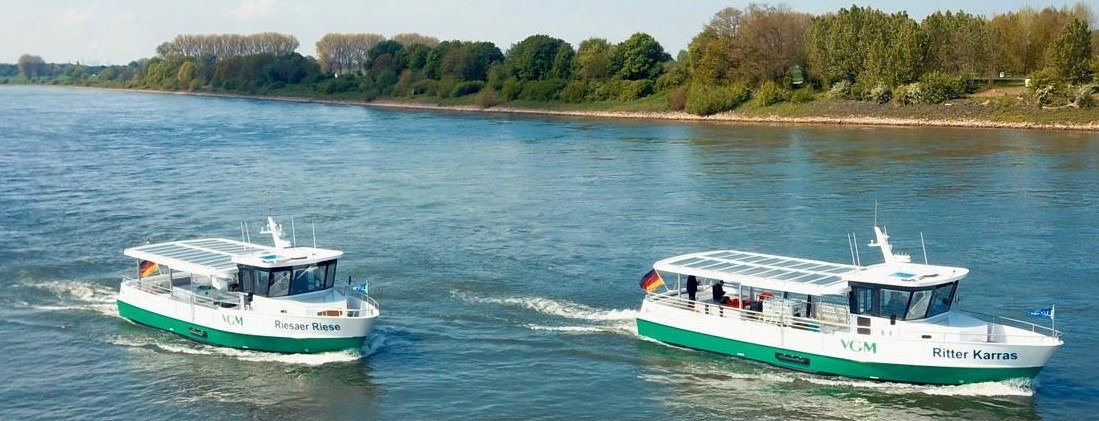 Überführung der beiden Elektrofähren „Ritter Karras“ und „Riesaer Riese“. Foto © Georg Keibler