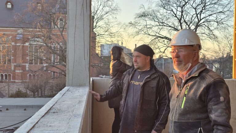 Der Vorsitzende der Stiftung Dr. Volkmar Kunze und Museumsdirektor Robin Leipold im Rohbau - jetzt soll Leben einziehen. Foto © Branczeisz