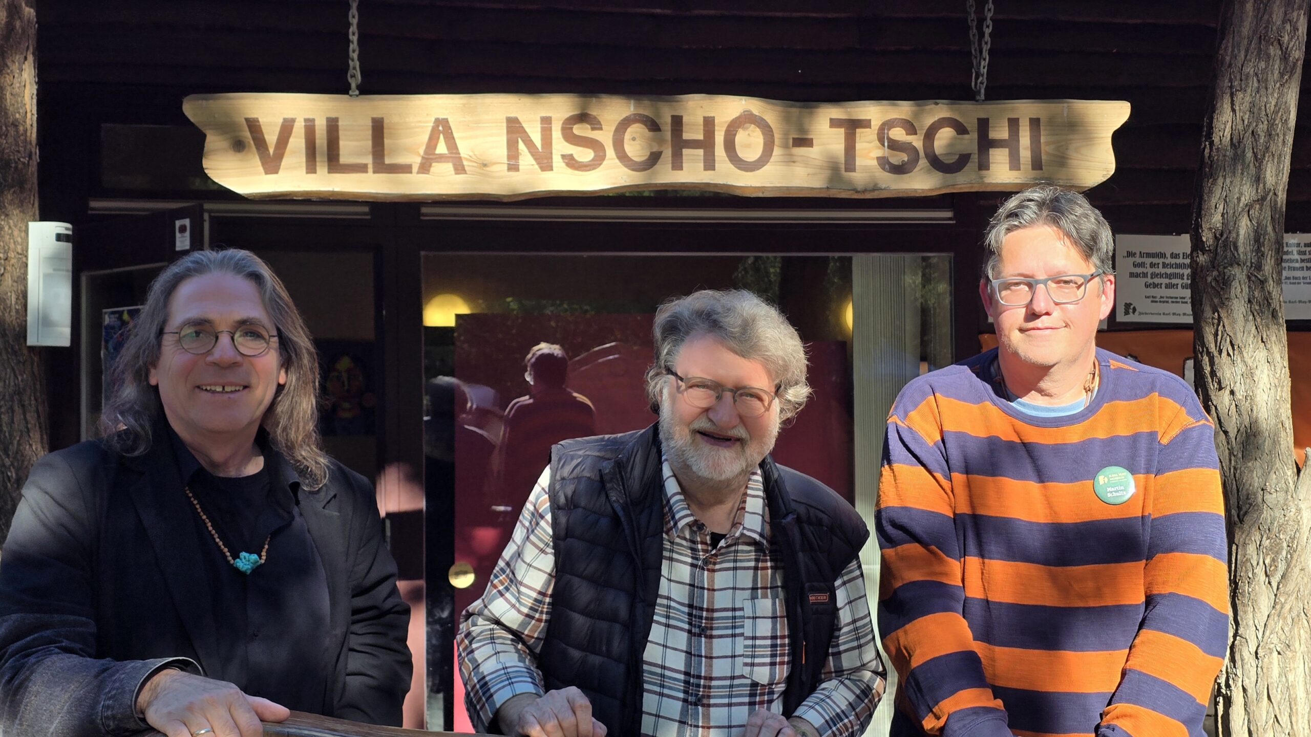 Prof. Andreas Brenne von der Universität Potsdam, Dr. Peter Bolz, ehemaliger Kurator der Nordamerika-Sammlungen des Ethnologischen Museums Berlin sowie Martin Schultz vom Museum Cerny in Bern. Foto © Branczeisz