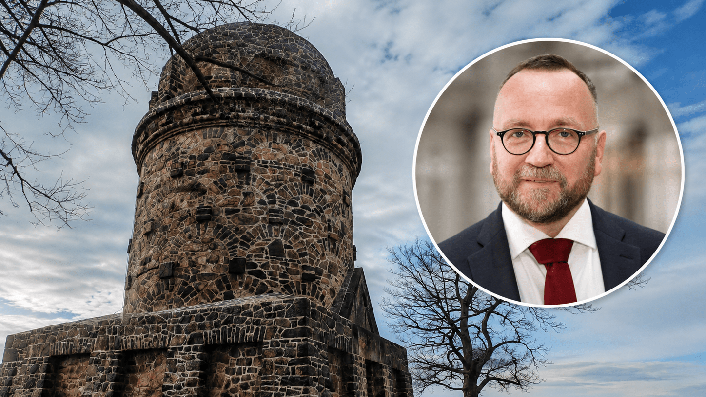 Dr. Jens Baumann, Vorsitzender des Vereins für Denkmalpflege und Neues Bauen Radebeul e.V., fehlt noch das I-Tüpfelchen auf dem Bismarckturm. Foto © Branczeisz
