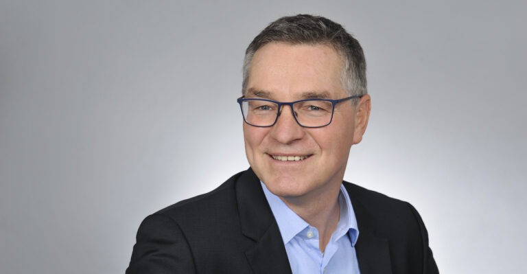 Jens Ogorsolka ist Geschäftsführer und Inhaber des Unternehmens, das sich auf Immobilienvermarktung, Projektentwicklung und -bewertung in Sachsen und Mitteldeutschland spezialisiert hat. Foto © areal 4