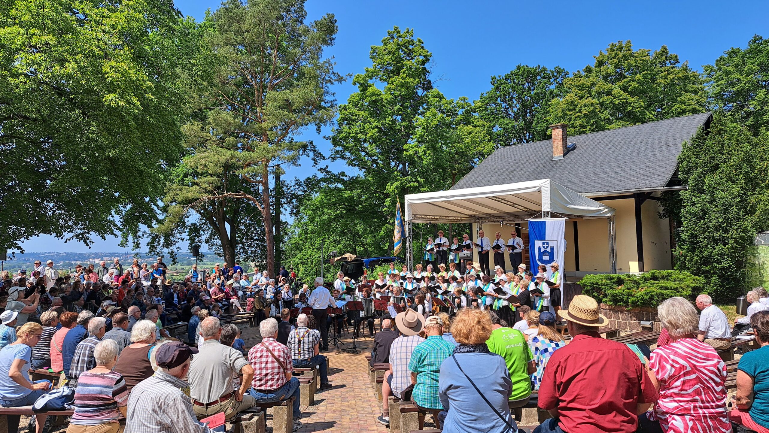 Zum 74. Mal lädt das traditionelle Pfingstsingen auf den Oberauer Gellertberg ein. Foto © Anke Herzog