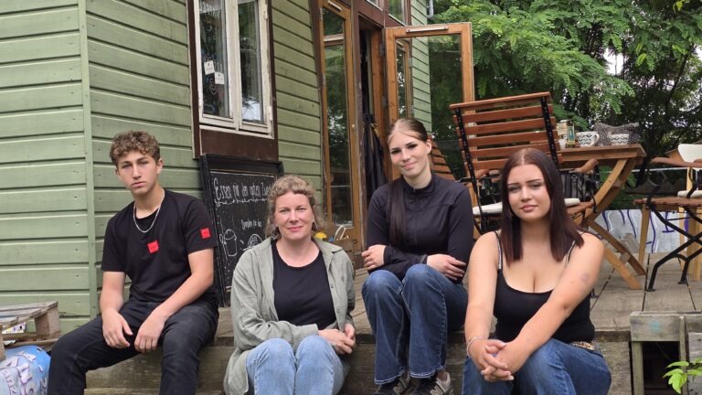 Ali, Maria Haberjahn, Lucy und Elina sind diesen Nachmittag im "Stadtkind". Foto © Branczeisz