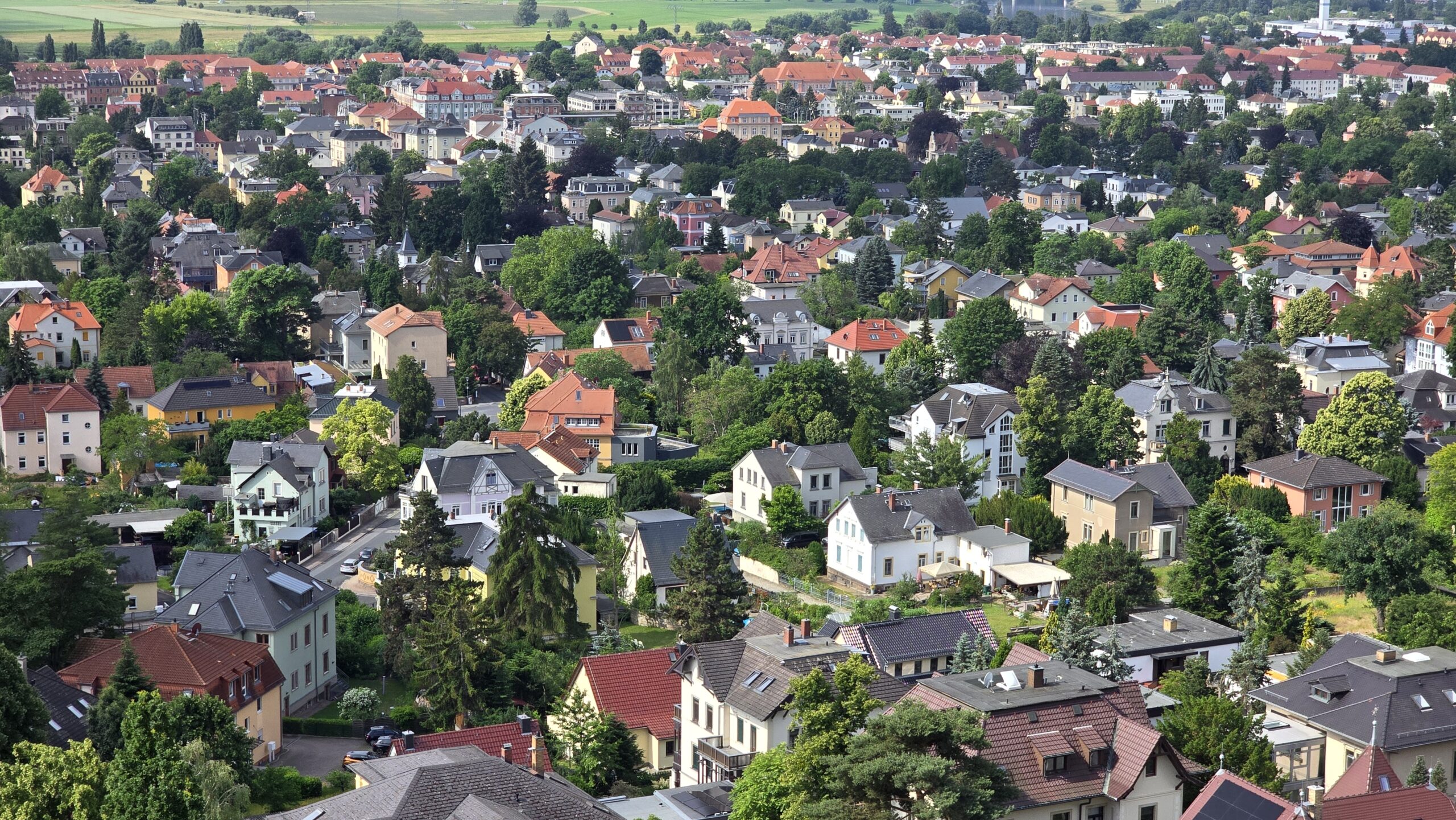 Der Fernzug hält ab Dezember nicht mehr in Radebeul. Foto © Branczeisz