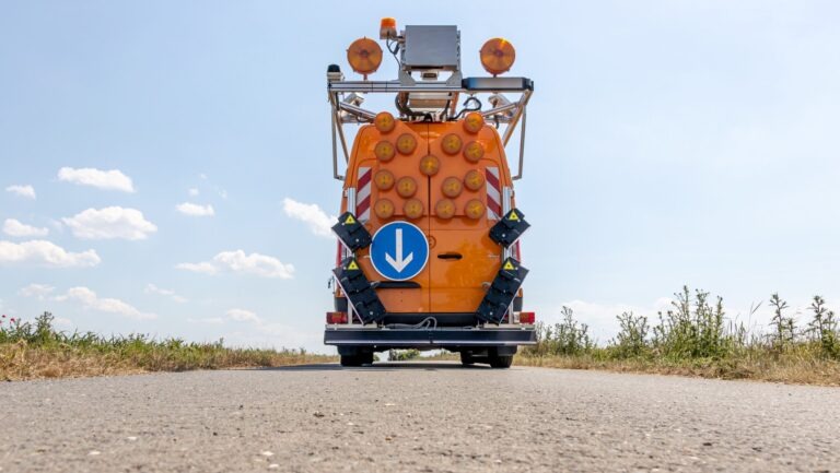 Dieses Fahrzeug scannt jetzt jede Straße in Dresden – sogar Risse, die kaum sichtbar sind. Foto © Dresden